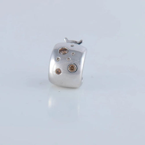 Boucles d'oreilles Poiray - Boucles d’oreilles en or blanc et diamants bruns 58 Facettes