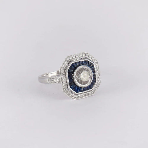 Bague 56 Bague Art déco en or blanc 18 carats, diamant et saphirs 58 Facettes