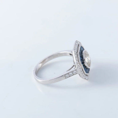 Bague 56 Bague Art déco en or blanc 18 carats, diamant et saphirs 58 Facettes