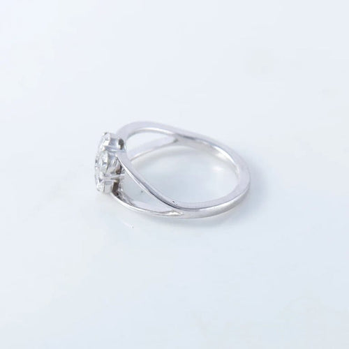 Bague 52 Bague marguerite en or blanc 750 sertie de diamants 58 Facettes