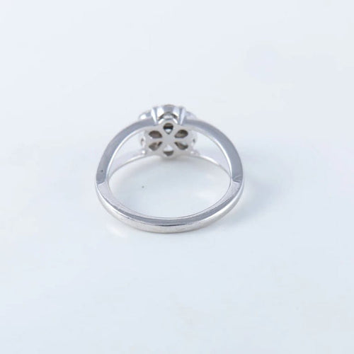 Bague 52 Bague marguerite en or blanc 750 sertie de diamants 58 Facettes