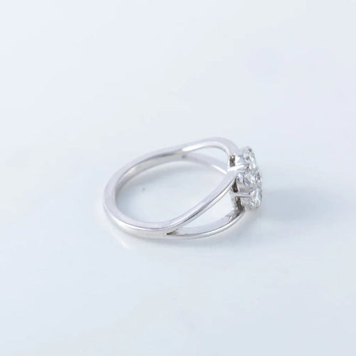 Bague 52 Bague marguerite en or blanc 750 sertie de diamants 58 Facettes