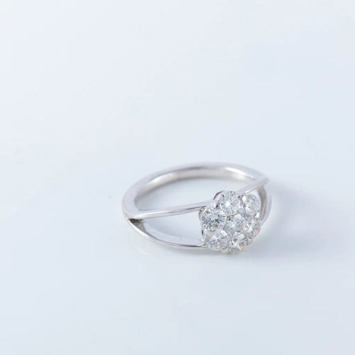 Bague 52 Bague marguerite en or blanc 750 sertie de diamants 58 Facettes