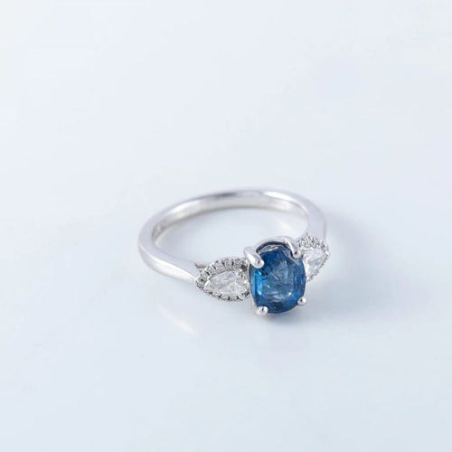 Bague 53 Bague en or 18 ct avec saphir et diamants 58 Facettes