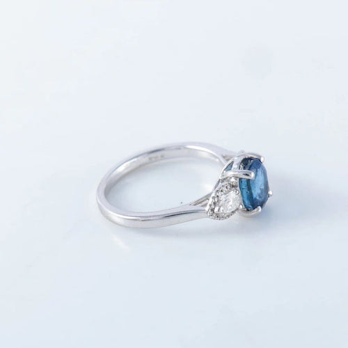 Bague 53 Bague en or 18 ct avec saphir et diamants 58 Facettes