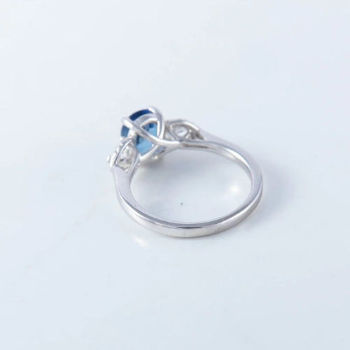 Bague 53 Bague en or 18 ct avec saphir et diamants 58 Facettes