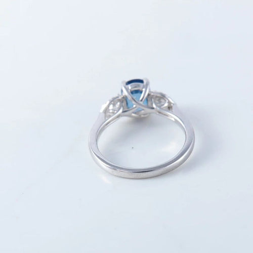Bague 53 Bague en or 18 ct avec saphir et diamants 58 Facettes
