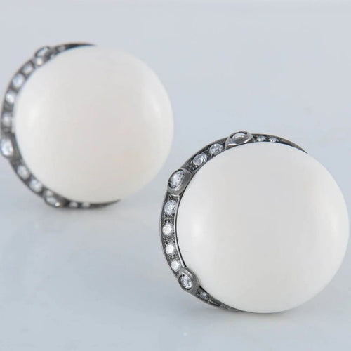 Boucles d'oreilles Repossi - Boucles d’oreilles clips en corail blanc et diamants 58 Facettes