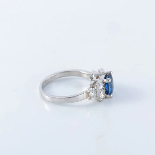 Bague 53 Bague en platine avec saphir et diamants 58 Facettes