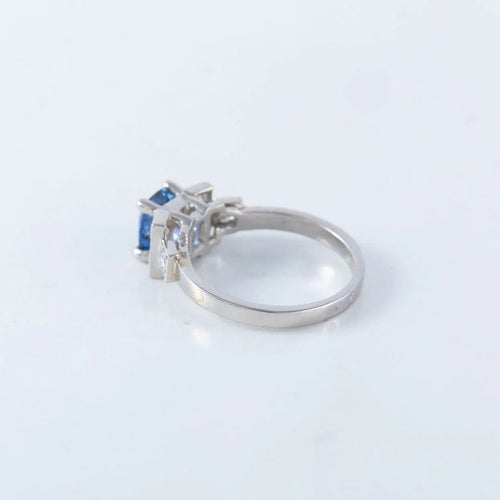 Bague 53 Bague en platine avec saphir et diamants 58 Facettes