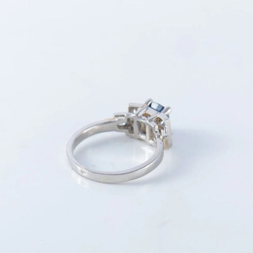 Bague 53 Bague en platine avec saphir et diamants 58 Facettes