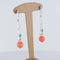 Boucles d'oreilles Boucles d'oreilles pendantes en or blanc 18 ct, émeraudes et corail godronné 58 Facettes