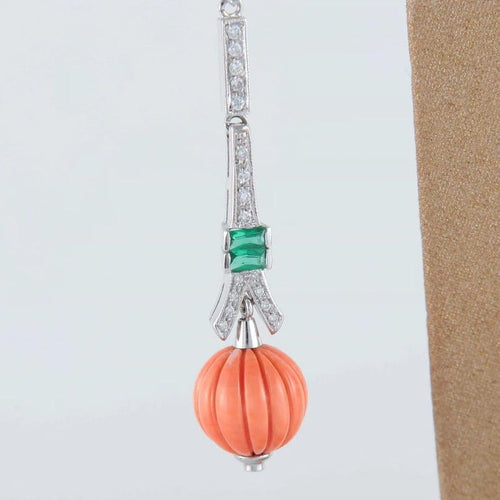 Boucles d'oreilles Boucles d'oreilles pendantes en or blanc 18 ct, émeraudes et corail godronné 58 Facettes