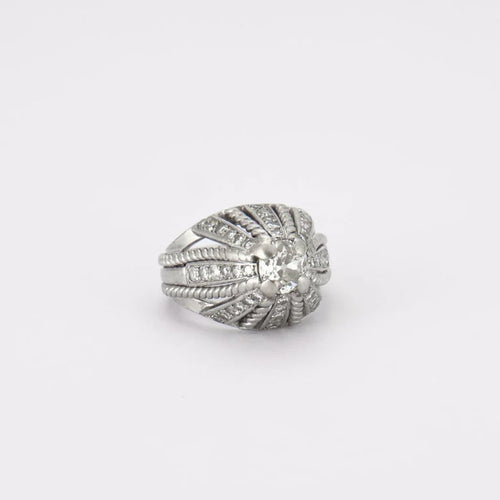 Bague 48 Bague dôme en or gris 18K et diamants 58 Facettes