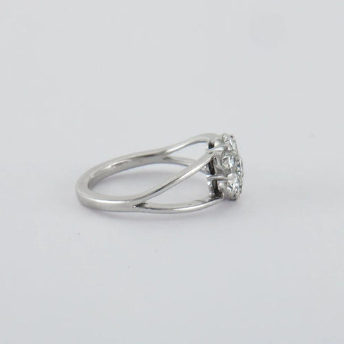 Bague 51 Bague fleur en or blanc 18K et diamants 58 Facettes