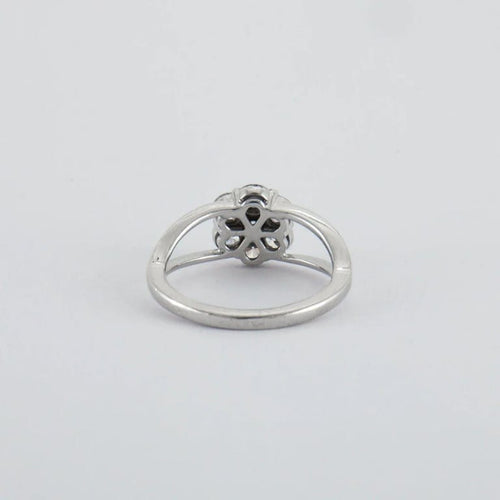 Bague 51 Bague fleur en or blanc 18K et diamants 58 Facettes