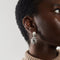 Boucles d'oreilles Poiray - Pendants d'oreilles en or blanc 18 carats perles, diamants et rubis 58 Facettes