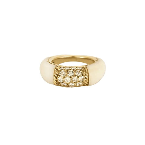 Bague 43 Van Cleef & Arpels Philippines - Bague en or jaune 18K, corail blanc et diamants 58 Facettes