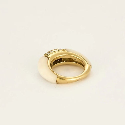 Bague 43 Van Cleef & Arpels Philippines - Bague en or jaune 18K, corail blanc et diamants 58 Facettes