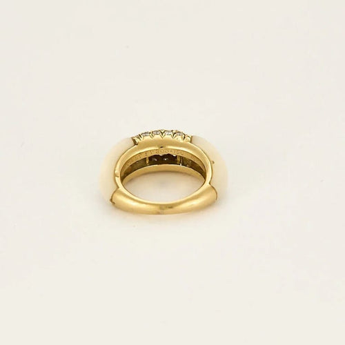 Bague 43 Van Cleef & Arpels Philippines - Bague en or jaune 18K, corail blanc et diamants 58 Facettes