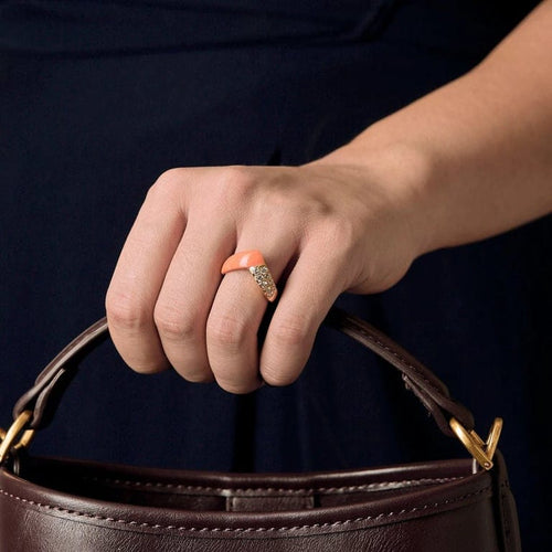 Bague 52 Van Cleef & Arpels - Bague en or jaune 18 K, corail et diamants 58 Facettes