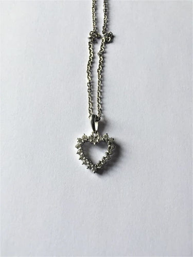 Collier Collier cœur en or blanc et diamants 58 Facettes 203