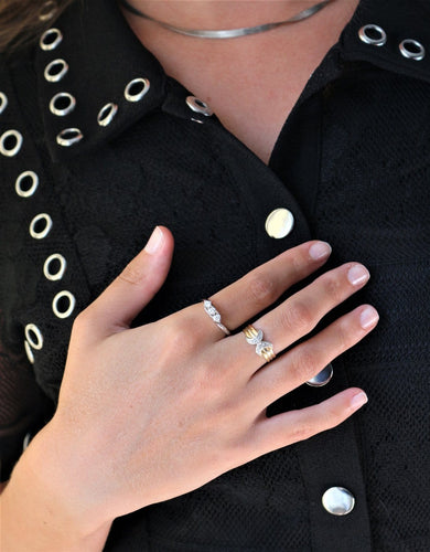 Bague jarretière en or blanc et diamants