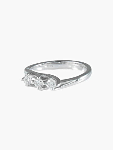 Bague 52 Bague jarretière en or blanc et diamants 58 Facettes 400