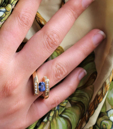Bague 54 Bague saphir du Sri Lanka en or jaune 18 ct et diamants 58 Facettes 392