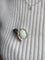 Broche Broche fleur en or gris 750 sertie d’une opale blanche 58 Facettes 444