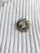 Broche Broche miniature XIXe en argent et vermeil, perles 58 Facettes 445