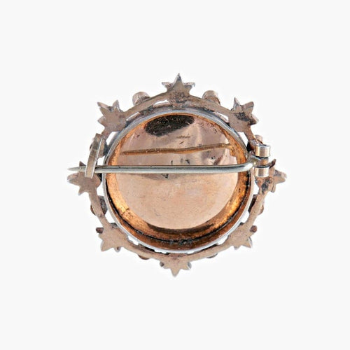 Broche Broche miniature XIXe en argent et vermeil, perles 58 Facettes 445