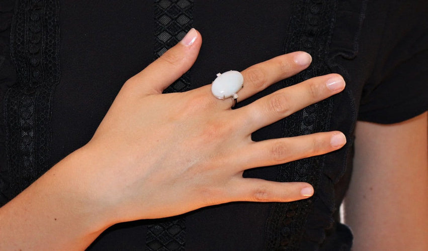 Bague 53 Bague opale blanche d’Australie en or gris 18k et diamants 58 Facettes 479