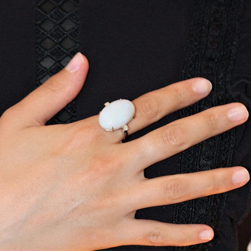 Bague 53 Bague opale blanche d’Australie en or gris 18k et diamants 58 Facettes 479
