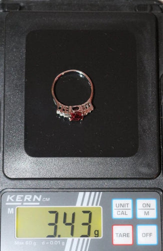 Bague 53.5 Bague en or blanc 18 ct avec spinelle naturel et diamants 58 Facettes 397