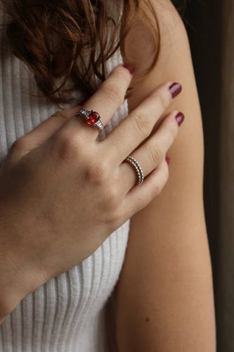 Bague 53.5 Bague en or blanc 18 ct avec spinelle naturel et diamants 58 Facettes 397