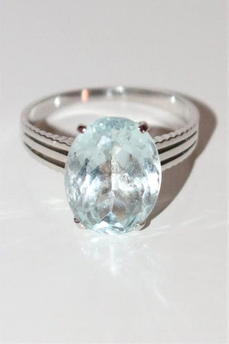 Bague 54 Bague en or blanc 18k sertie d’une aigue-marine 58 Facettes 521