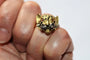 Bague 60 Bague panthère en or jaune 18 carats, émail, diamants et rubis 58 Facettes 329