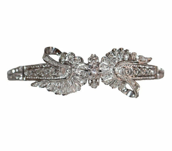 Bracelet Bracelet nœud en or blanc 18 carats et diamants 58 Facettes 548