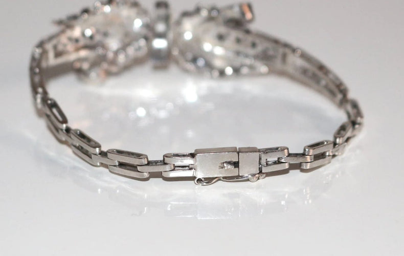 Bracelet Bracelet nœud en or blanc 18 carats et diamants 58 Facettes 548