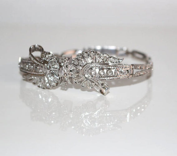 Bracelet Bracelet nœud en or blanc 18 carats et diamants 58 Facettes 548