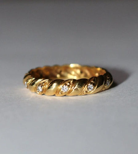 Bague 51 Alliance godronnée en or jaune 18 carats et diamants 58 Facettes 569.3