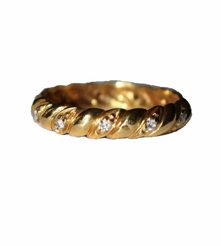 Bague 51 Alliance godronnée en or jaune 18 carats et diamants 58 Facettes 569.3