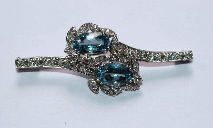 Broche Broche rétro en or gris 18 carats, aigues-marines et diamants 58 Facettes 580