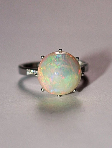 Bague 51 Bague en or blanc 18 carats avec opale et diamants 58 Facettes 585