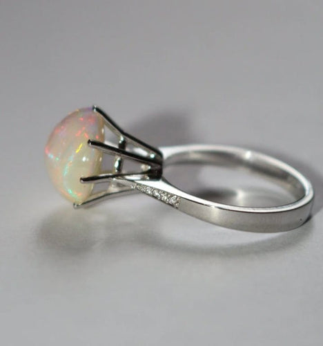 Bague 51 Bague en or blanc 18 carats avec opale et diamants 58 Facettes 585