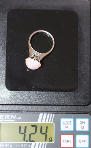 Bague 51 Bague en or blanc 18 carats avec opale et diamants 58 Facettes 585