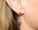 Boucles d'oreilles Pendants d’oreilles en or jaune et or blanc avec saphirs et diamants 58 Facettes 586