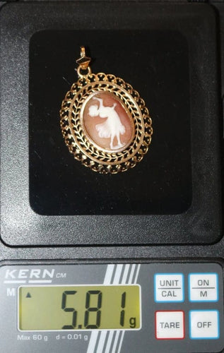 Pendentif Pendentif camée danseuse à l’antique en or jaune 18 carats 58 Facettes 592