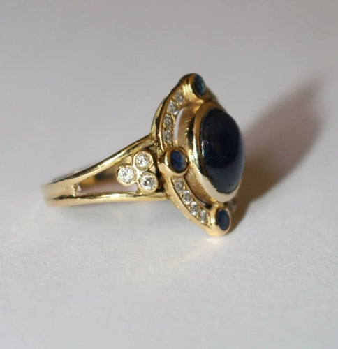 Bague 51.5 Bague en or jaune 18 carats saphir cabochon et diamants 58 Facettes 589